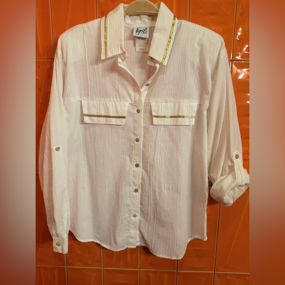 Chic Vintage Deadstock Tap & Co White Button Down Shirt with Gold Accents Size M